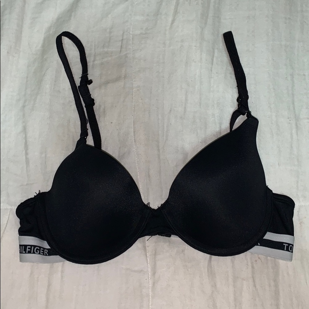 TOMMY BLACK PUSH UP BRA!